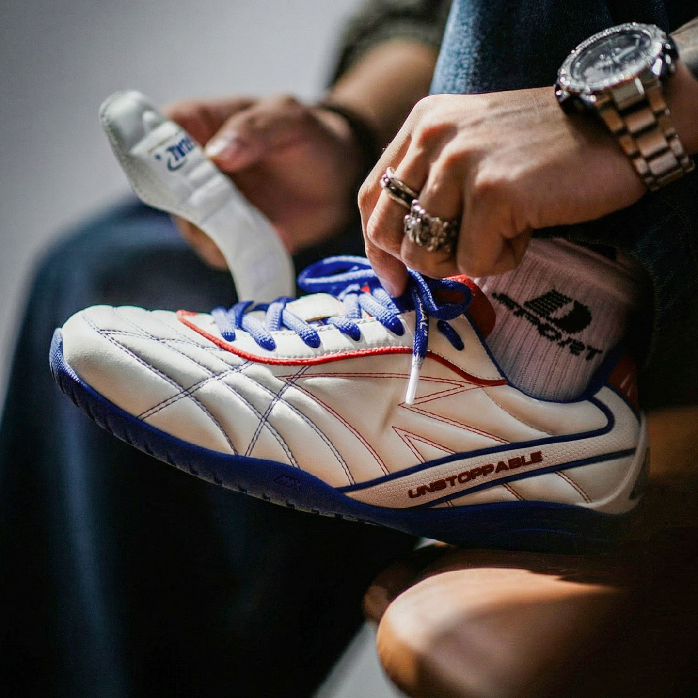 Maden Men's White German Train - đánh giá và giá Men Shoes Joggers